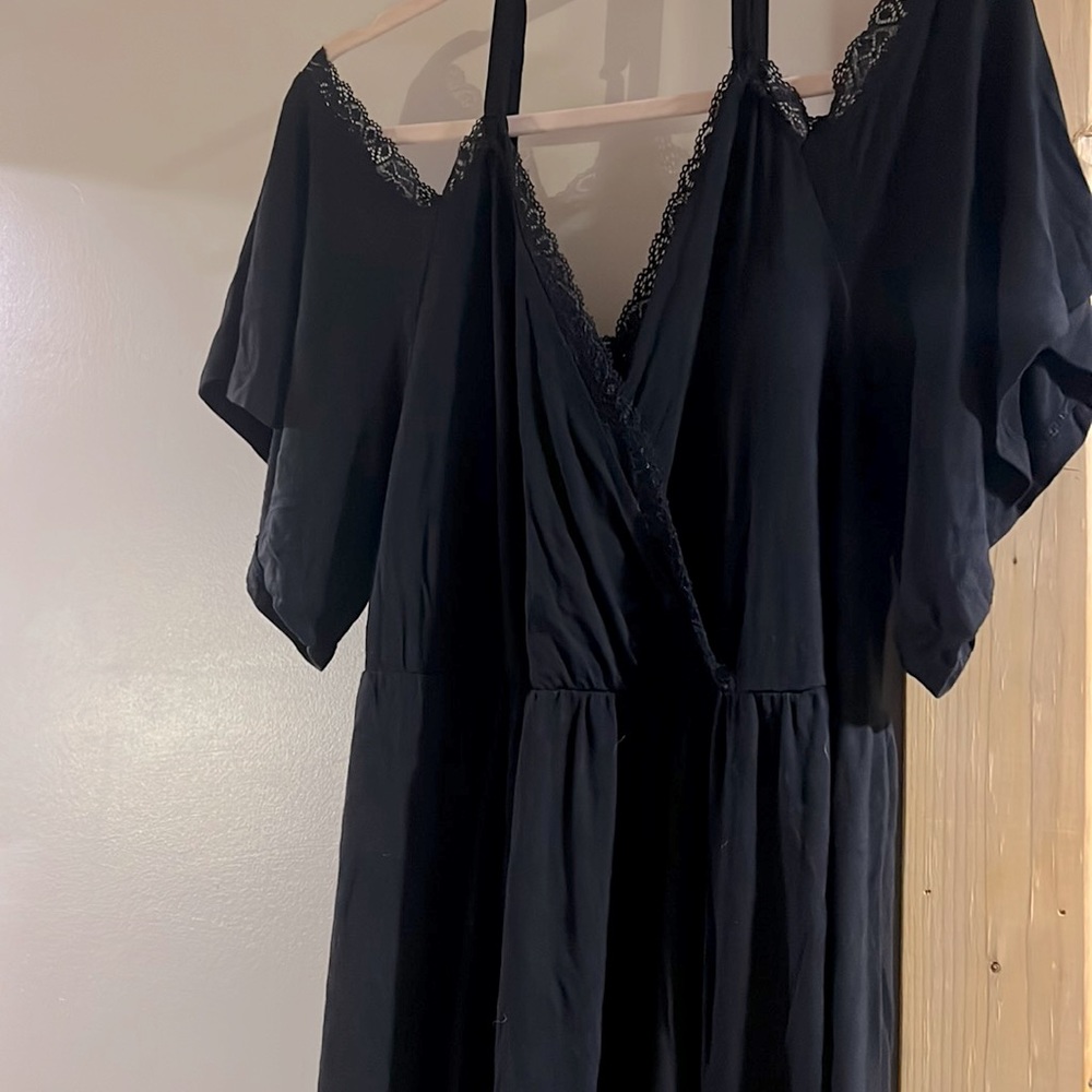 Like New Torrid Babydoll Cold Shoulder Top, Lace, Size 2, Super Soft, Surplice